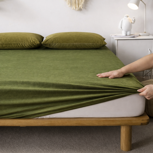 MILKY VELVET FITTED BEDSHEET WITH PILLOWS - OLIVE GREEN