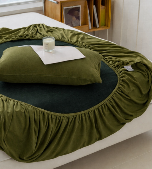 MILKY VELVET FITTED BEDSHEET WITH PILLOWS - OLIVE GREEN